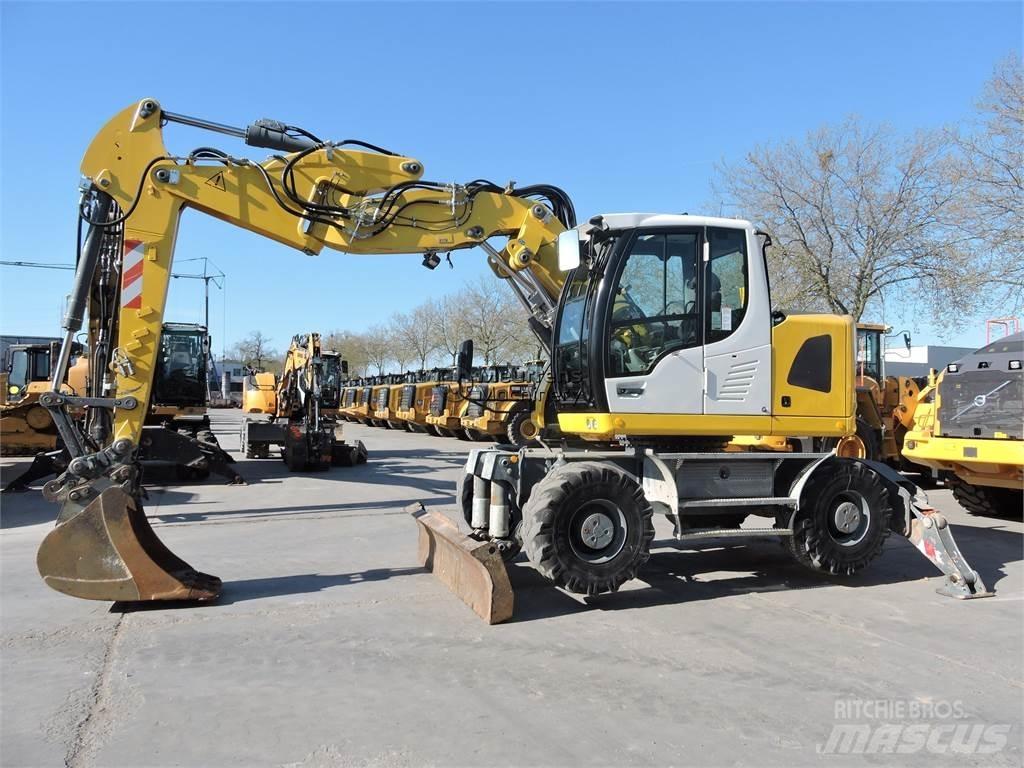 Liebherr A914 Pelle sur pneus