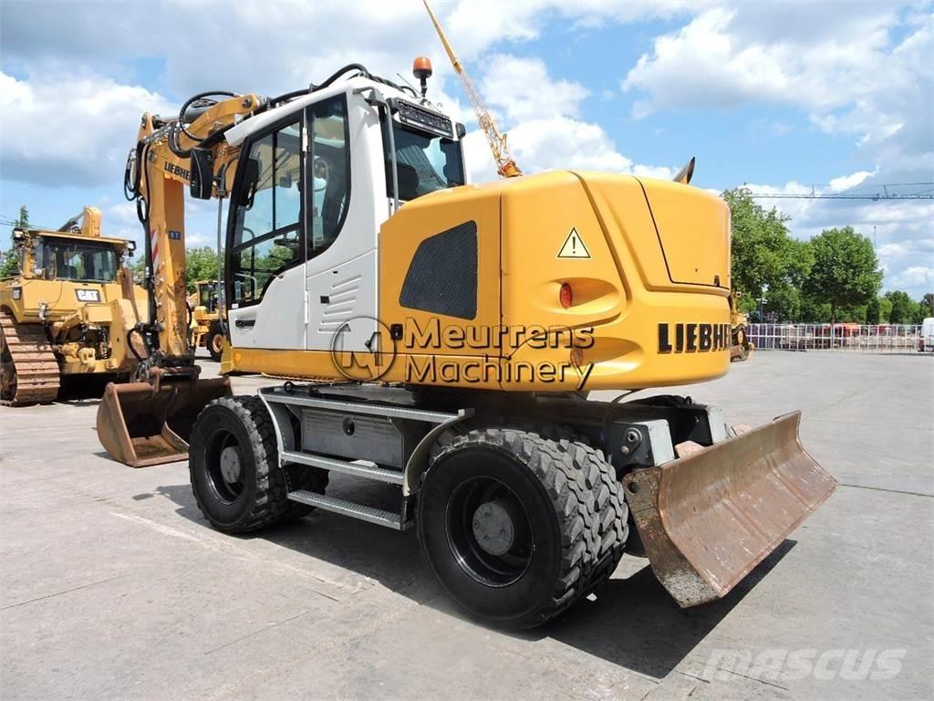 Liebherr A918 Pelle sur pneus