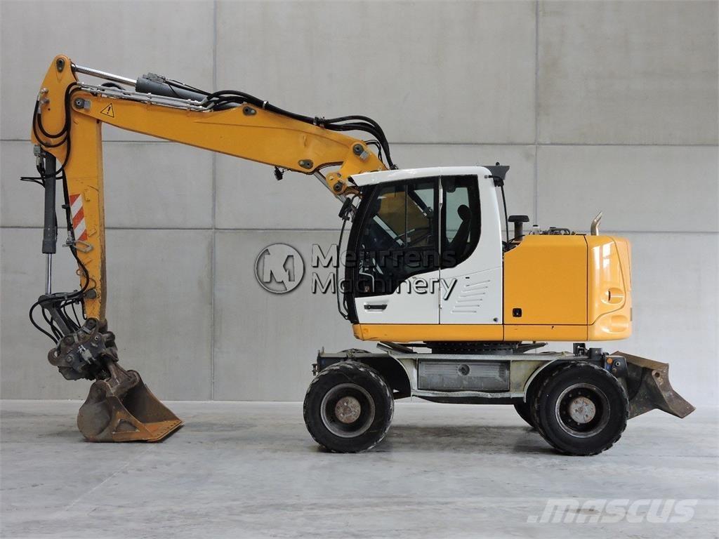 Liebherr A918 Pelle sur pneus