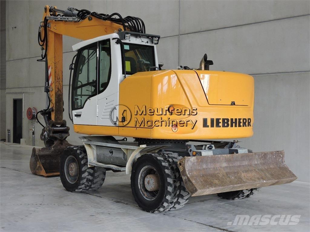 Liebherr A918 Pelle sur pneus