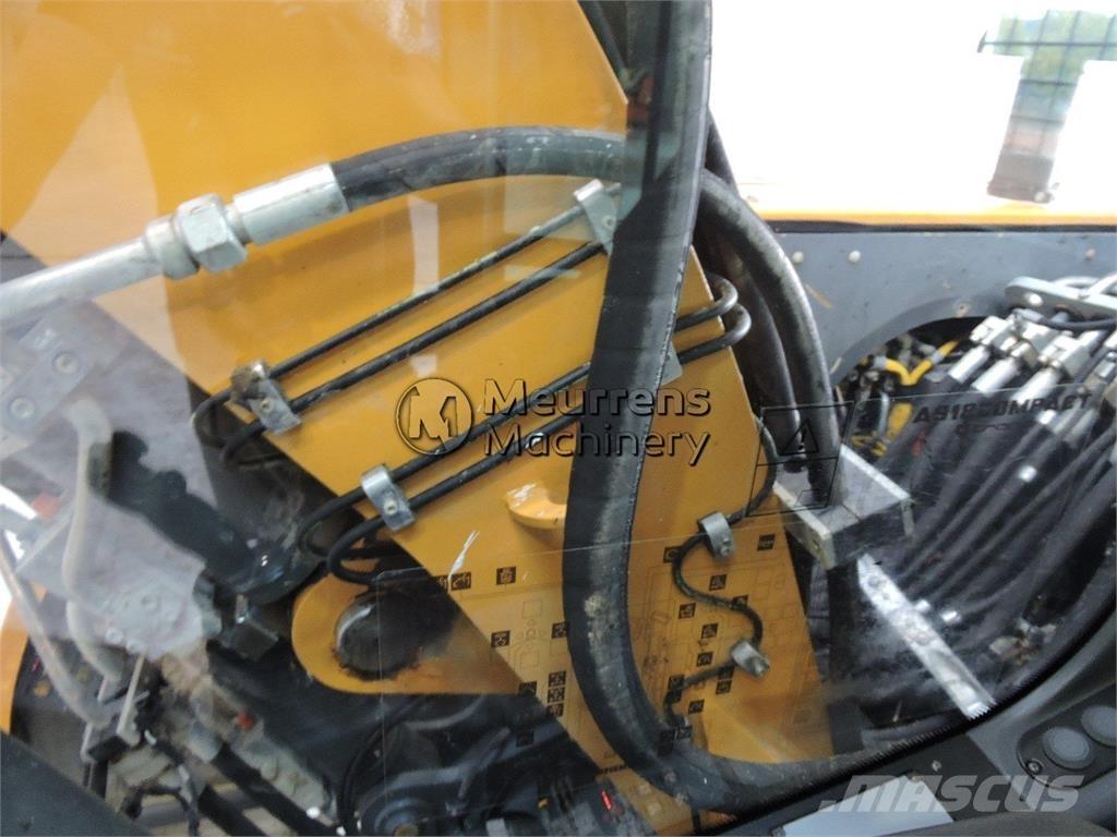 Liebherr A918 Pelle sur pneus