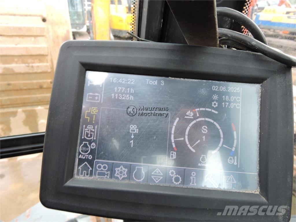 Liebherr A924 Pelle sur pneus