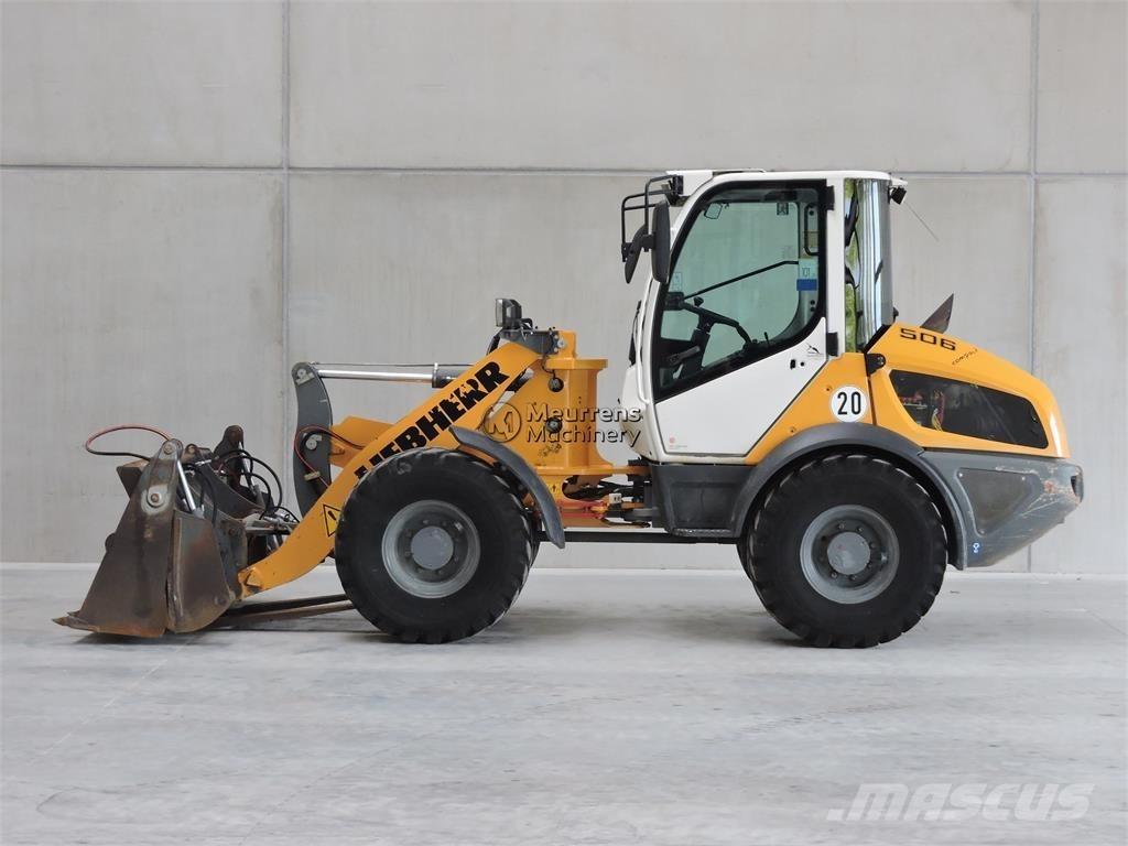 Liebherr L506 + FORK Chargeuse sur pneus