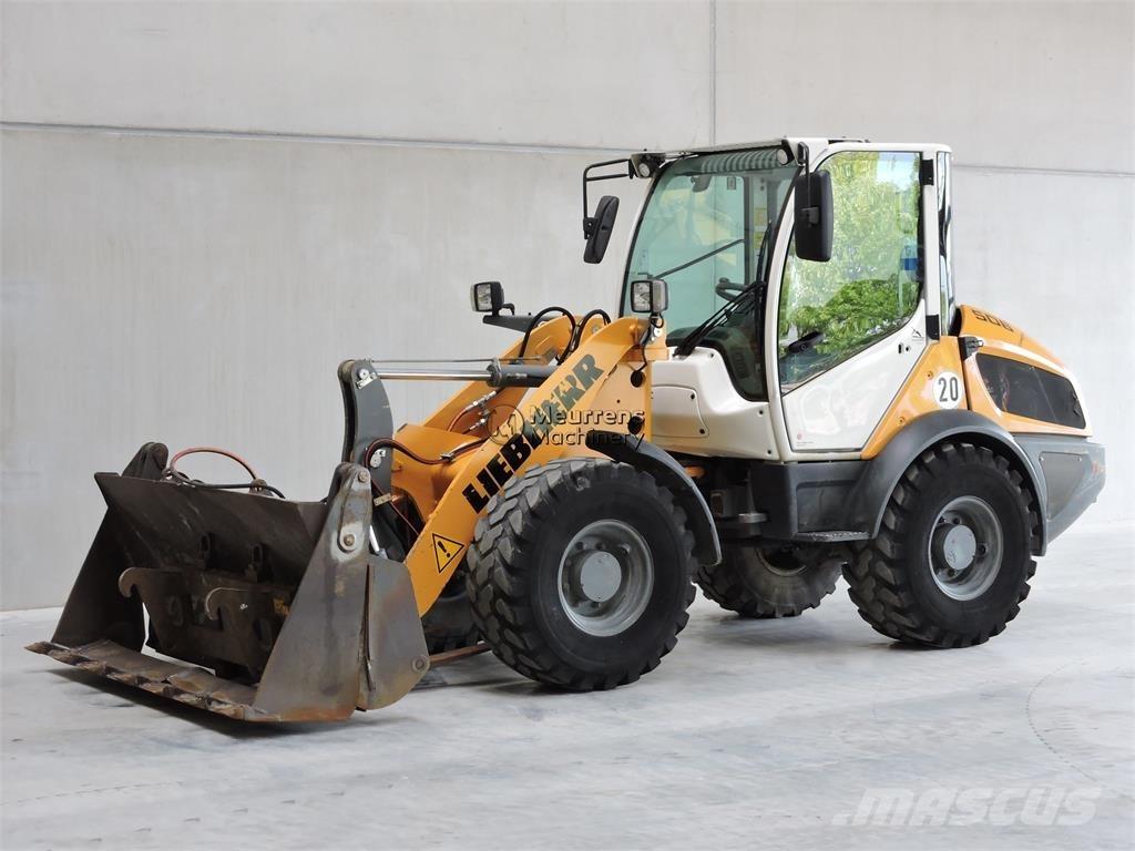 Liebherr L506 + FORK Chargeuse sur pneus