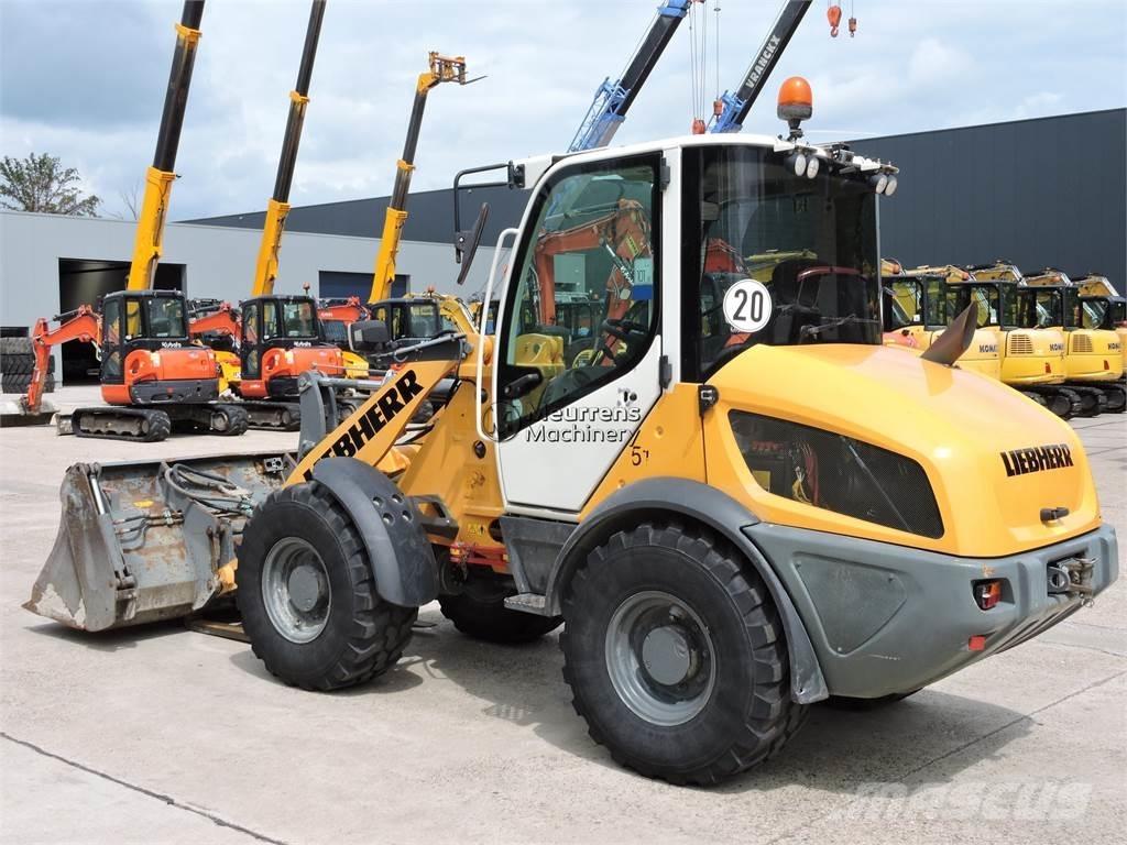 Liebherr L508 + FORK Chargeuse sur pneus