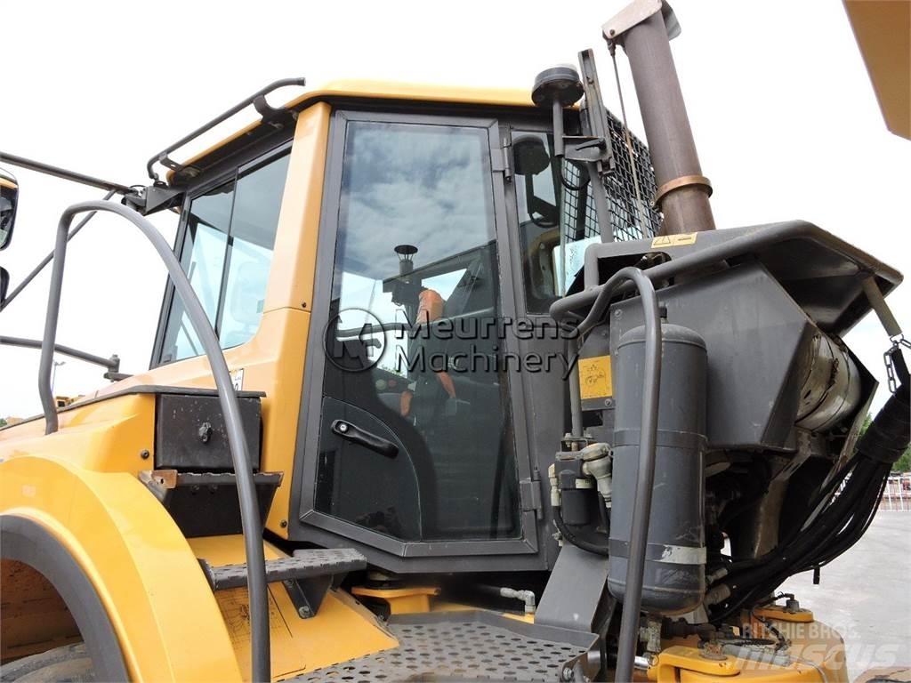 Volvo A25F Tombereau articulé