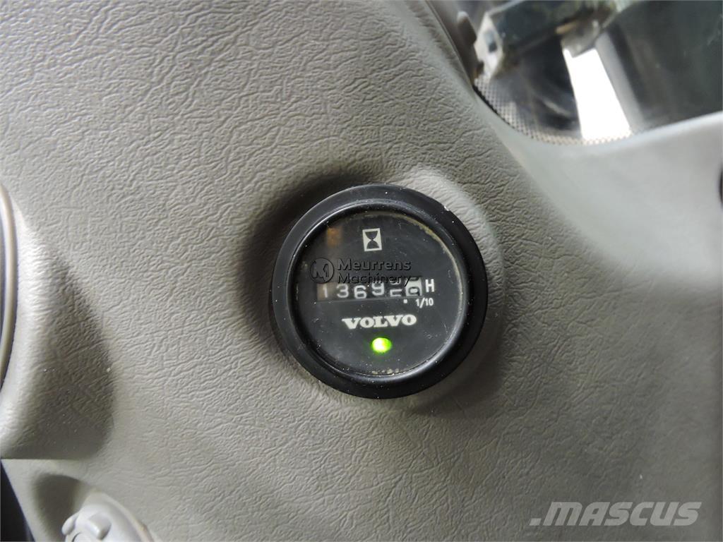 Volvo EW140C Pelle sur pneus