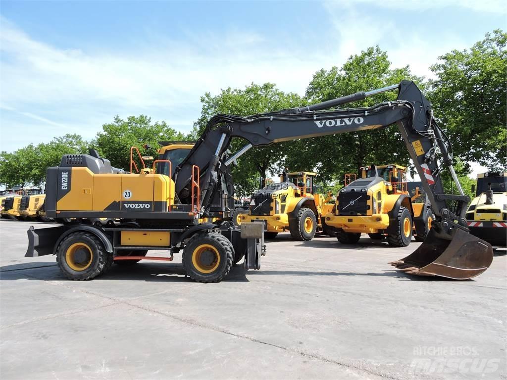 Volvo EW220E GERMAN Pelle sur pneus