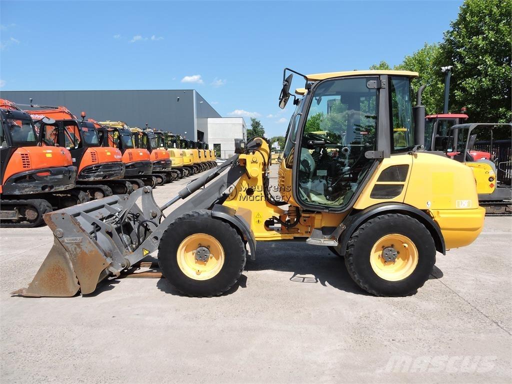 Volvo L25F + FORK Chargeuse sur pneus