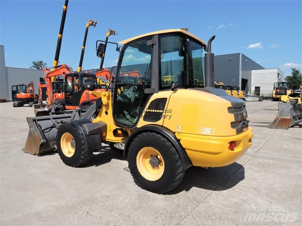 Volvo L25F + FORK Chargeuse sur pneus