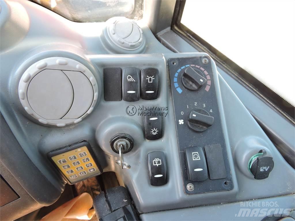 Volvo L25F + FORK Chargeuse sur pneus