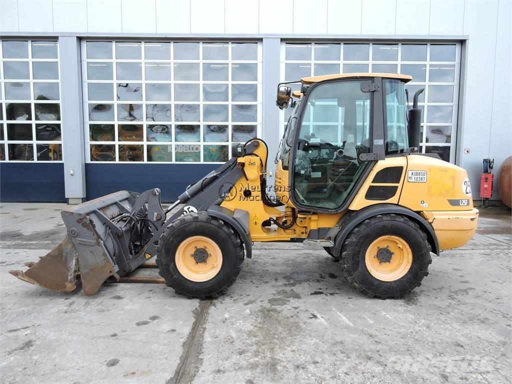 Volvo L25F + FORK Chargeuse sur pneus