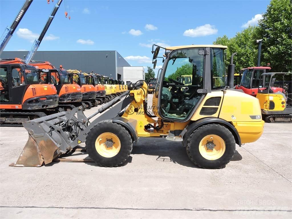 Volvo L25F + FORK Chargeuse sur pneus