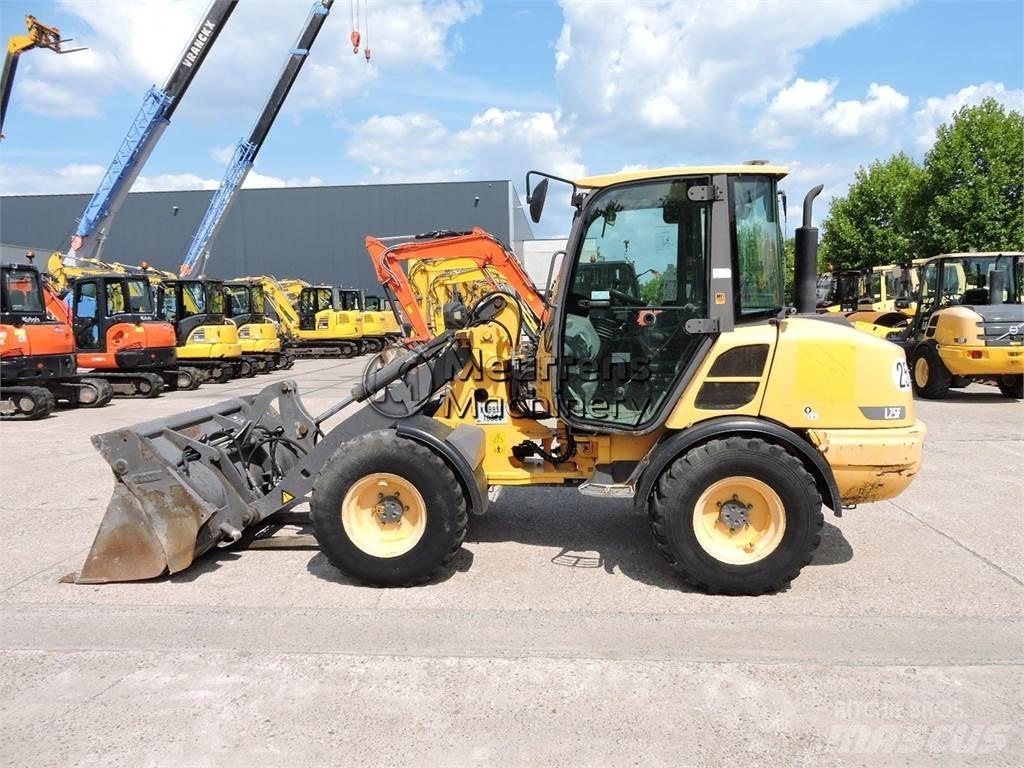 Volvo L25F + Fork Chargeuse sur pneus