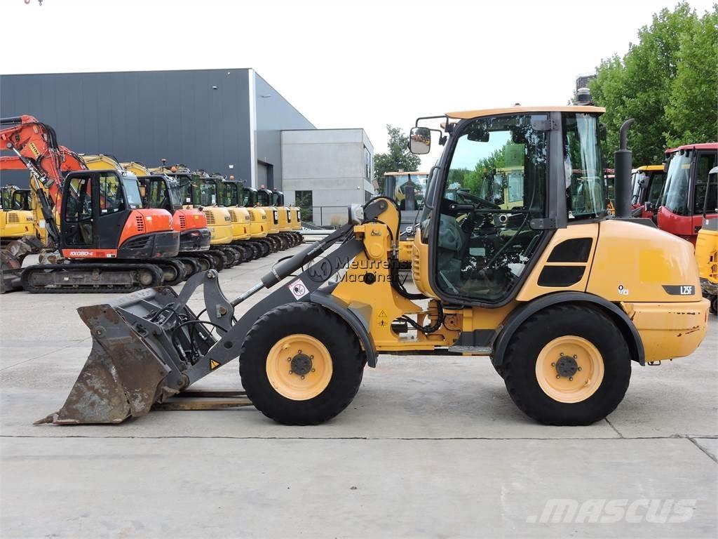 Volvo L25F + FORK Chargeuse sur pneus