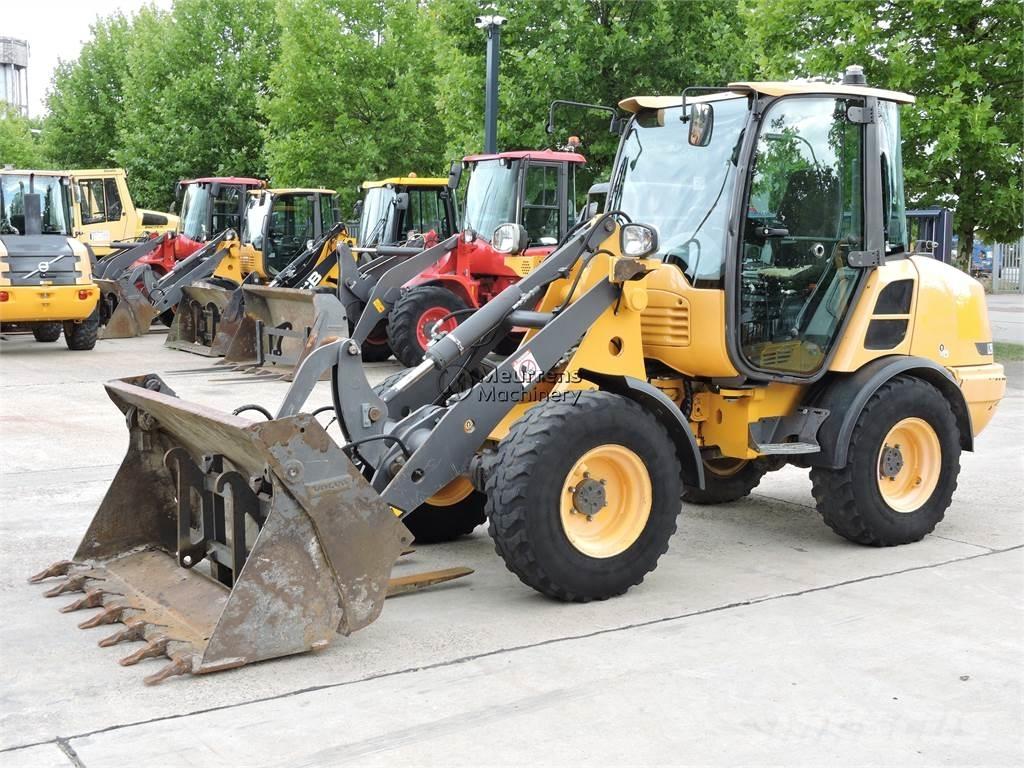 Volvo L25F + FORK Chargeuse sur pneus