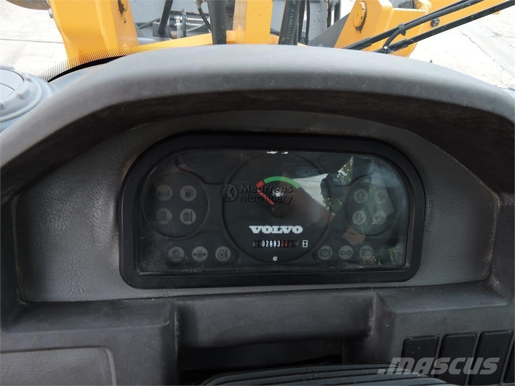 Volvo L25F + FORK Chargeuse sur pneus