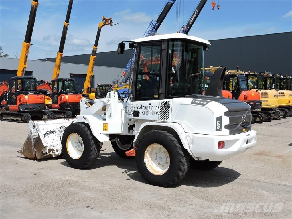 Volvo L30G + FORK Chargeuse sur pneus