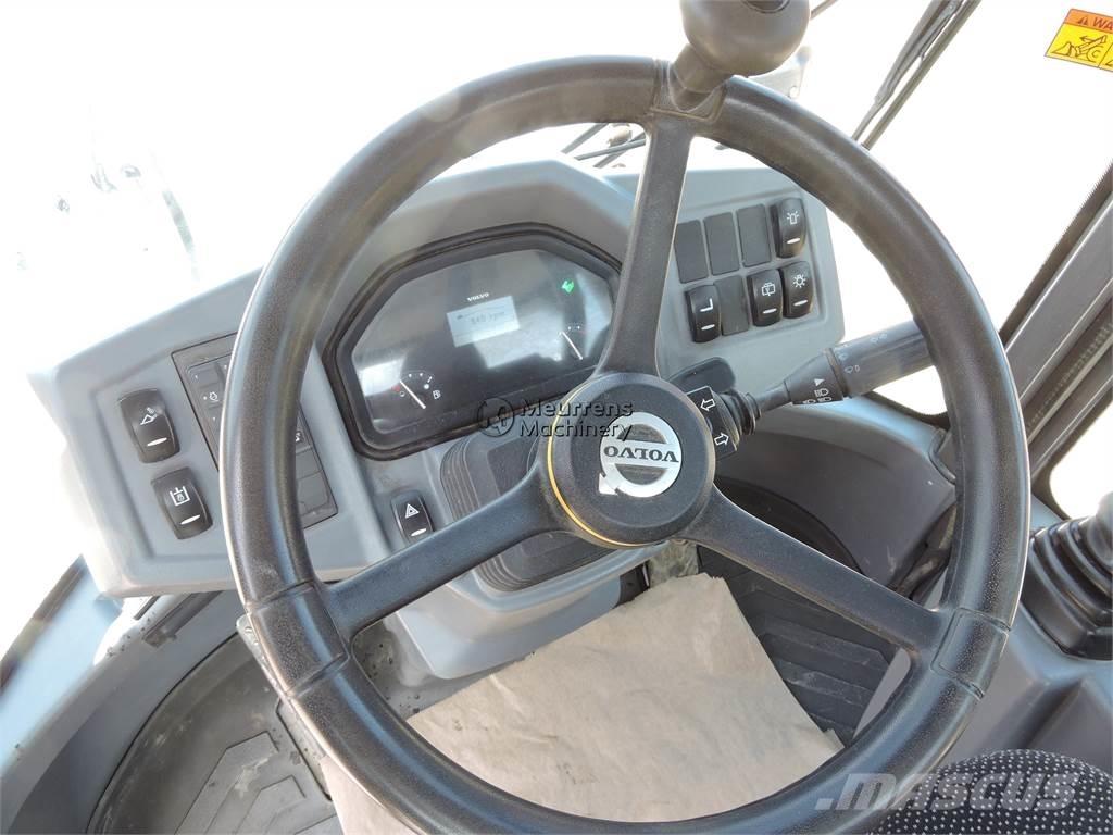 Volvo L30G + FORK Chargeuse sur pneus