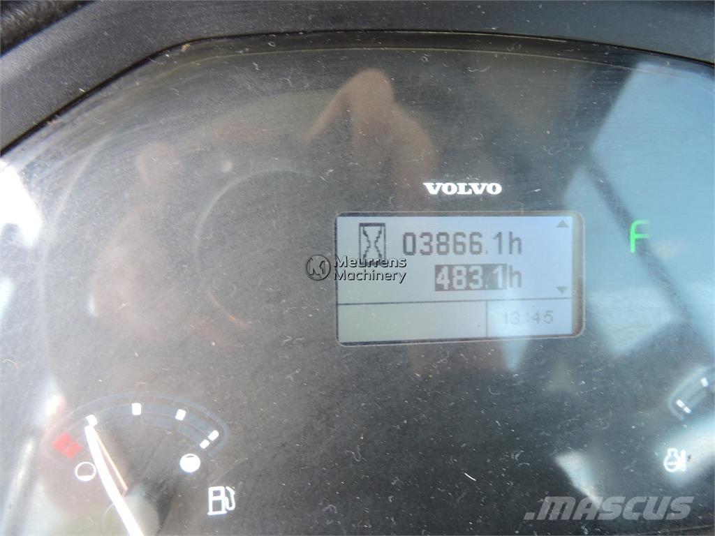 Volvo L30G + FORK Chargeuse sur pneus