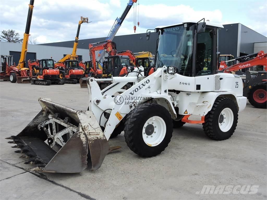 Volvo L30G + FORK Chargeuse sur pneus