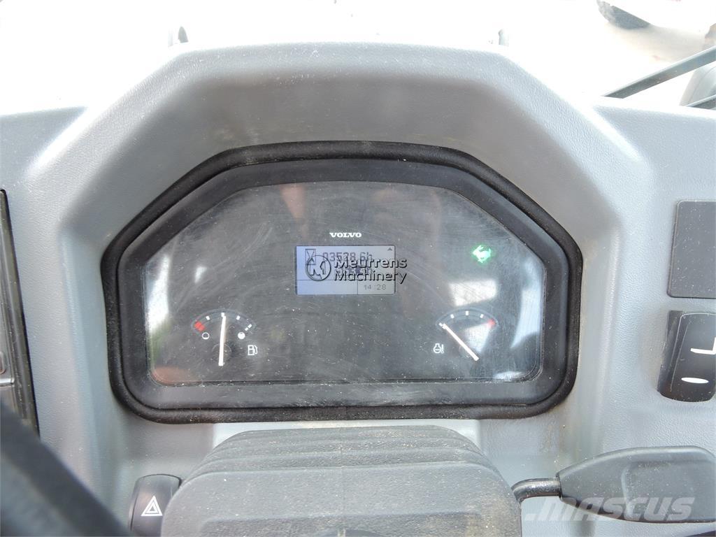 Volvo L30G + FORK Chargeuse sur pneus
