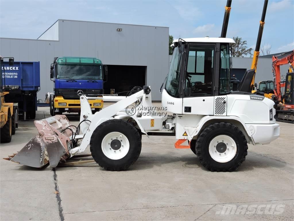 Volvo L30G + FORK Chargeuse sur pneus