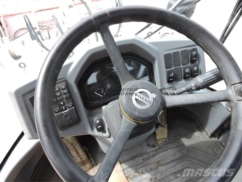 Volvo L30G + FORK Chargeuse sur pneus