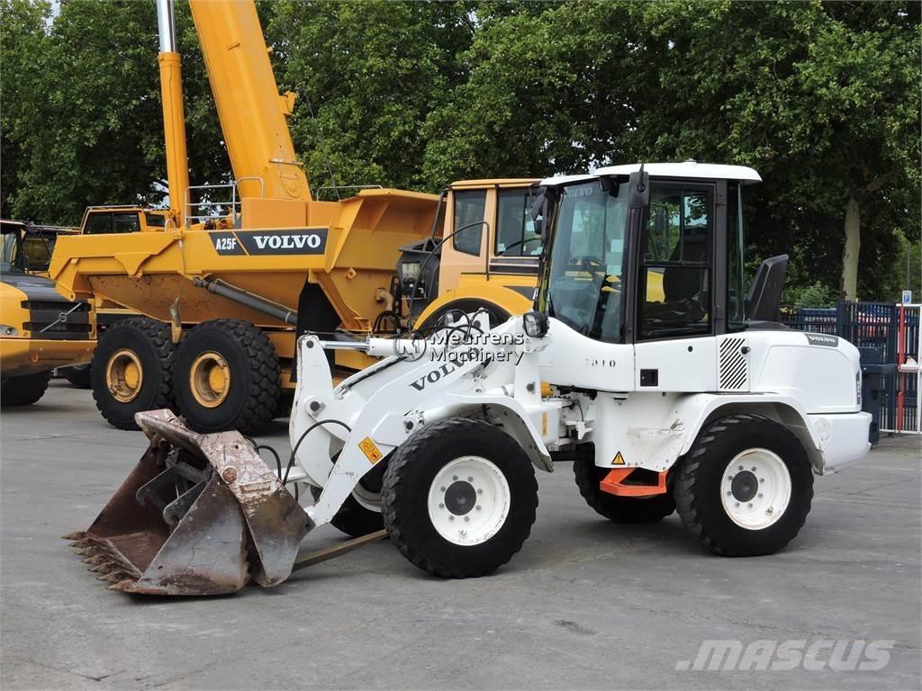 Volvo L30G + FORK Chargeuse sur pneus