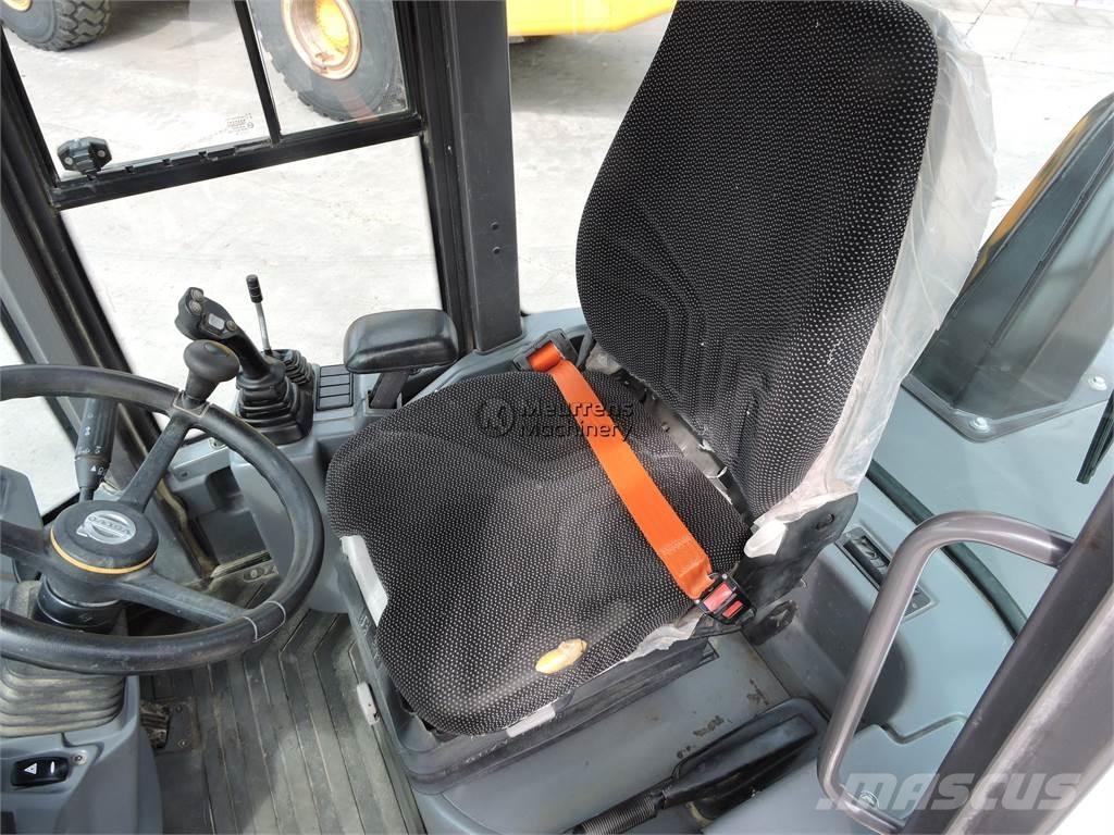Volvo L30G + FORK Chargeuse sur pneus