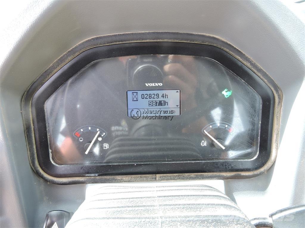Volvo L30G + FORK Chargeuse sur pneus