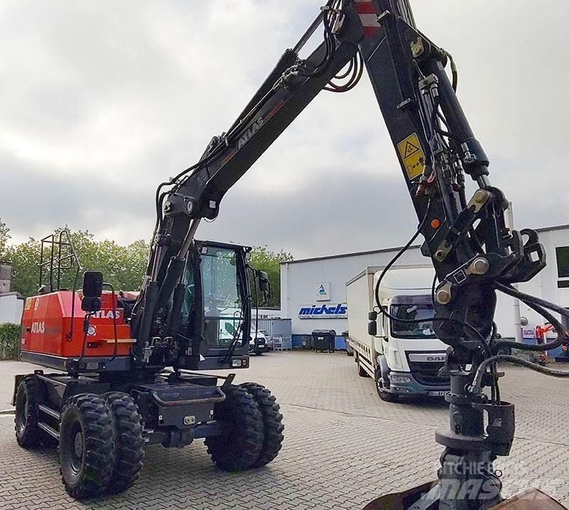 Atlas 140 W Pelle sur pneus