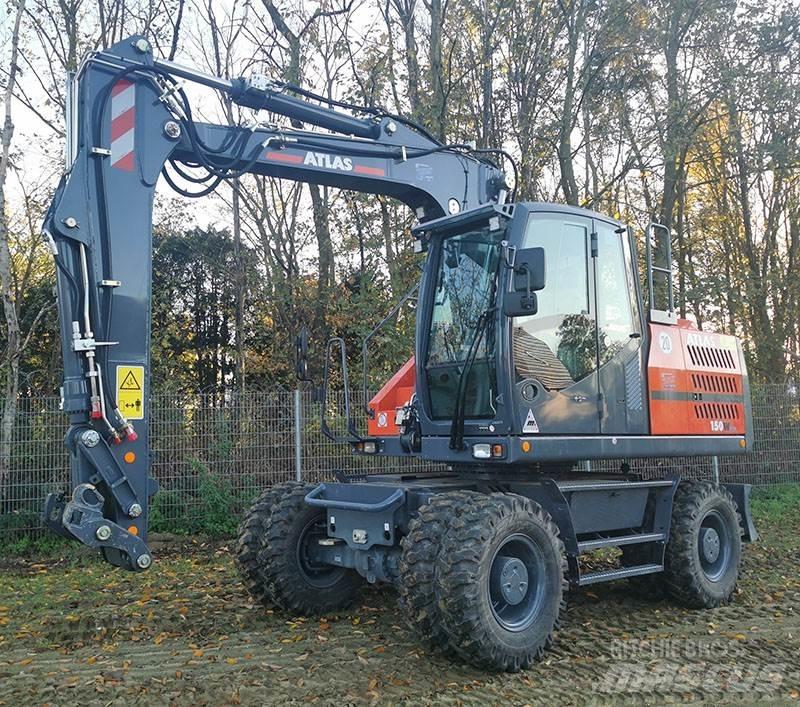 Atlas 150 W Pelle sur pneus