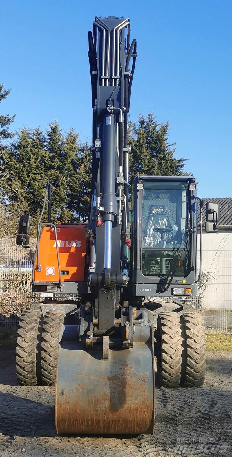 Atlas 150 W Pelle sur pneus