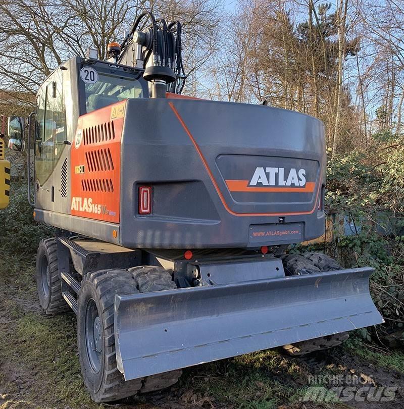 Atlas 165 WSR Pelle sur pneus