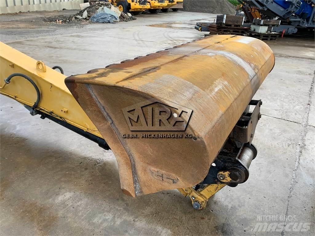 CAT 2000 mm Pelle rétro arrière