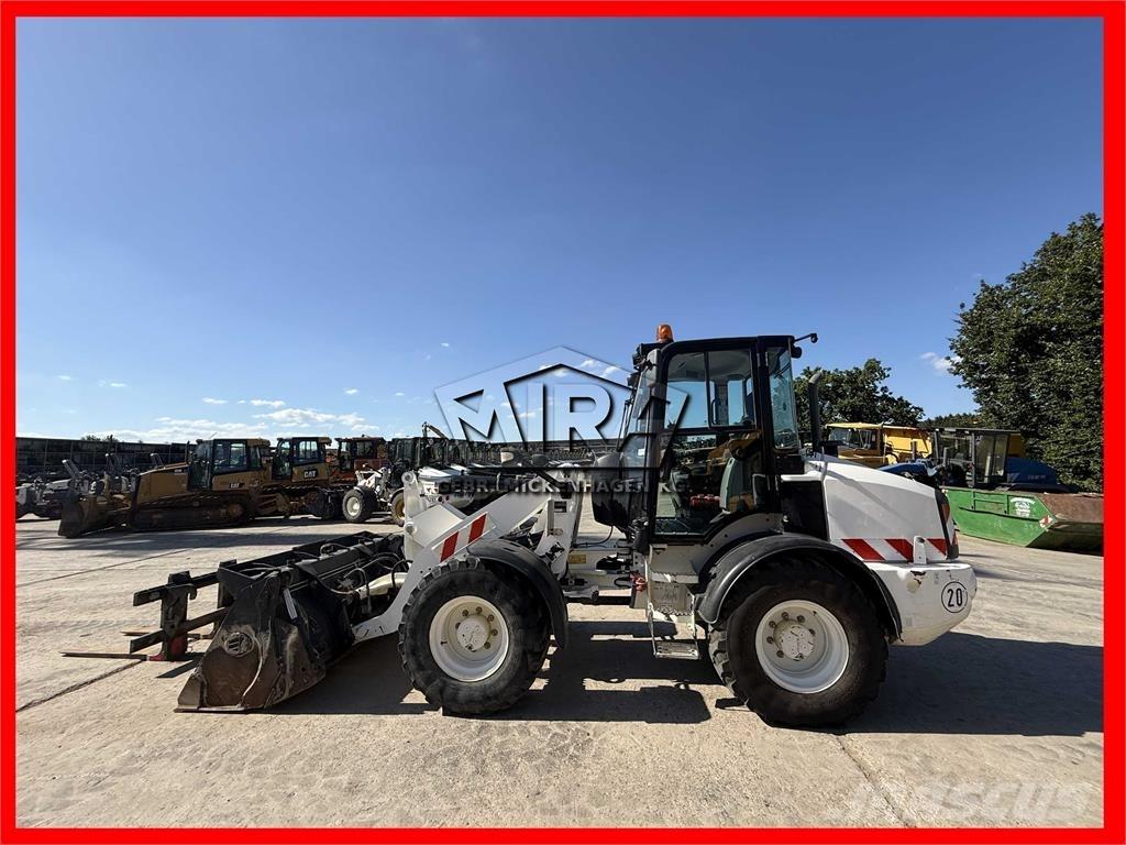 CAT 908 M Chargeuse sur pneus