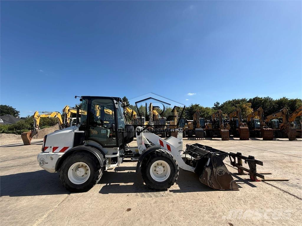 CAT 908 M Chargeuse sur pneus