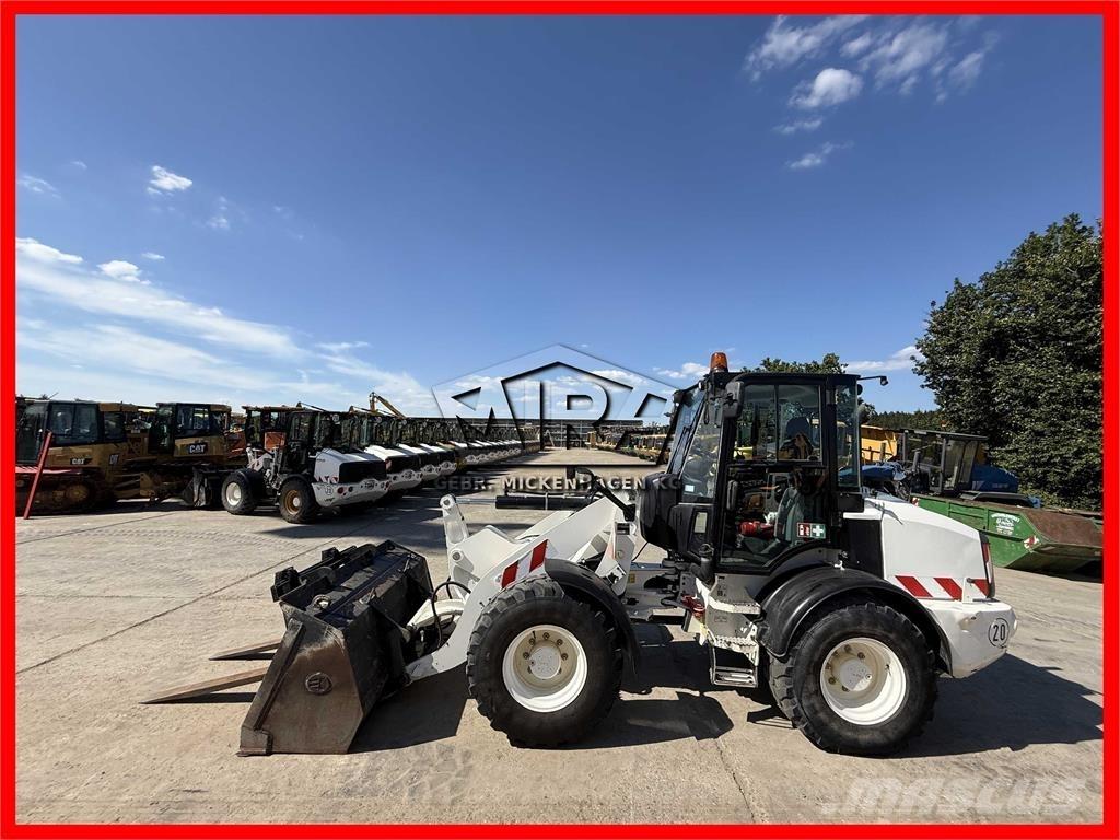 CAT 908 M Chargeuse sur pneus