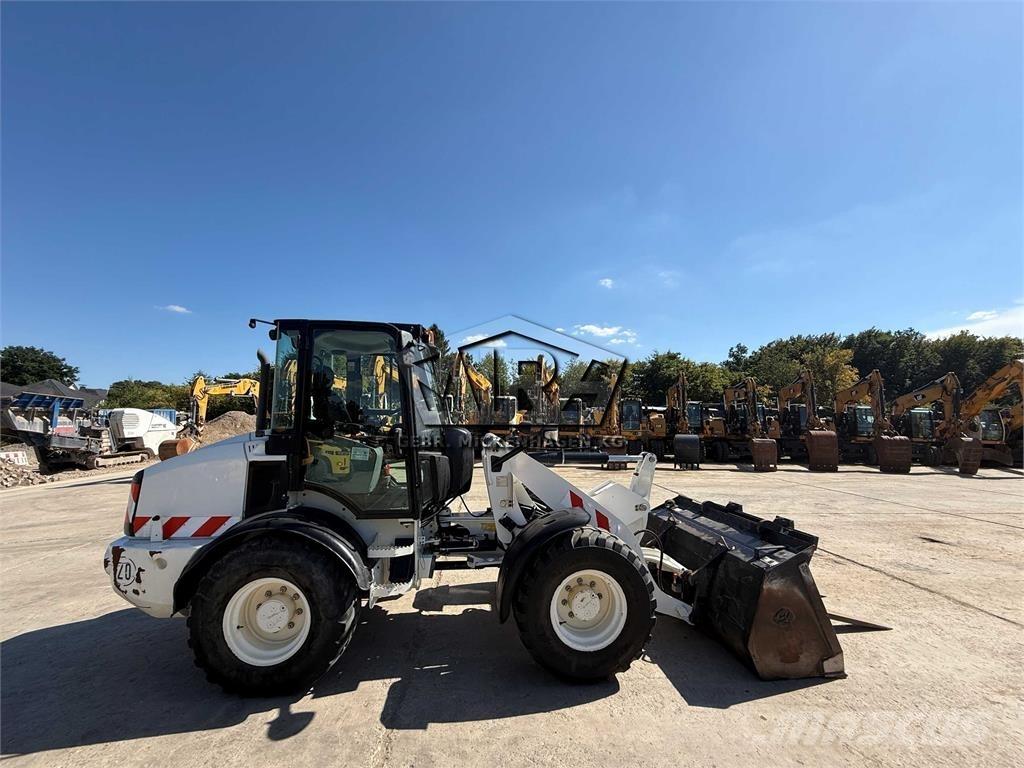 CAT 908 M Chargeuse sur pneus