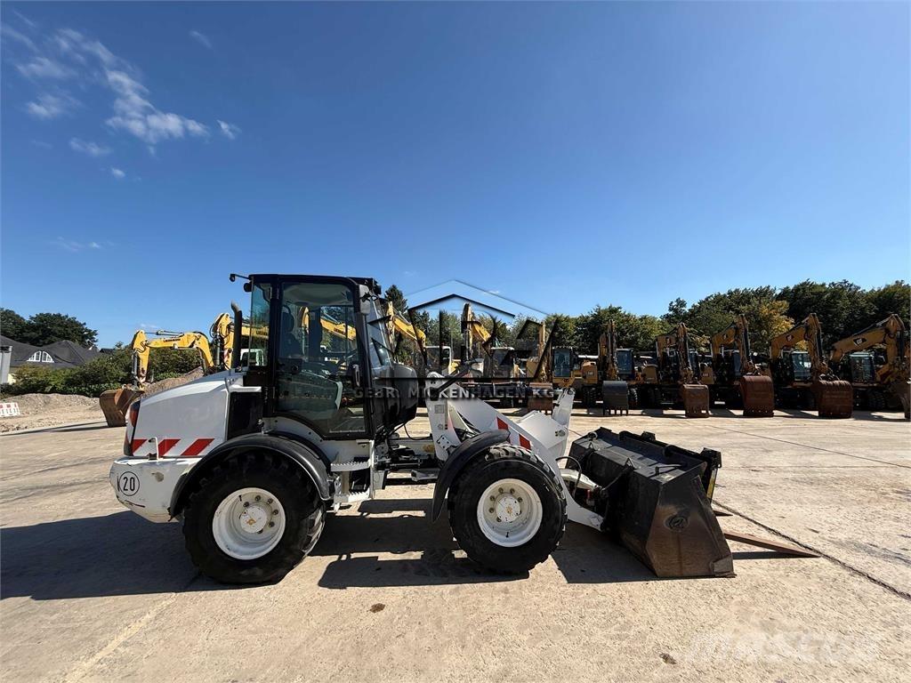 CAT 908 M Chargeuse sur pneus