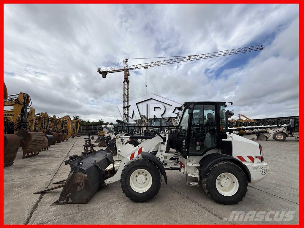 CAT 908 M Chargeuse sur pneus