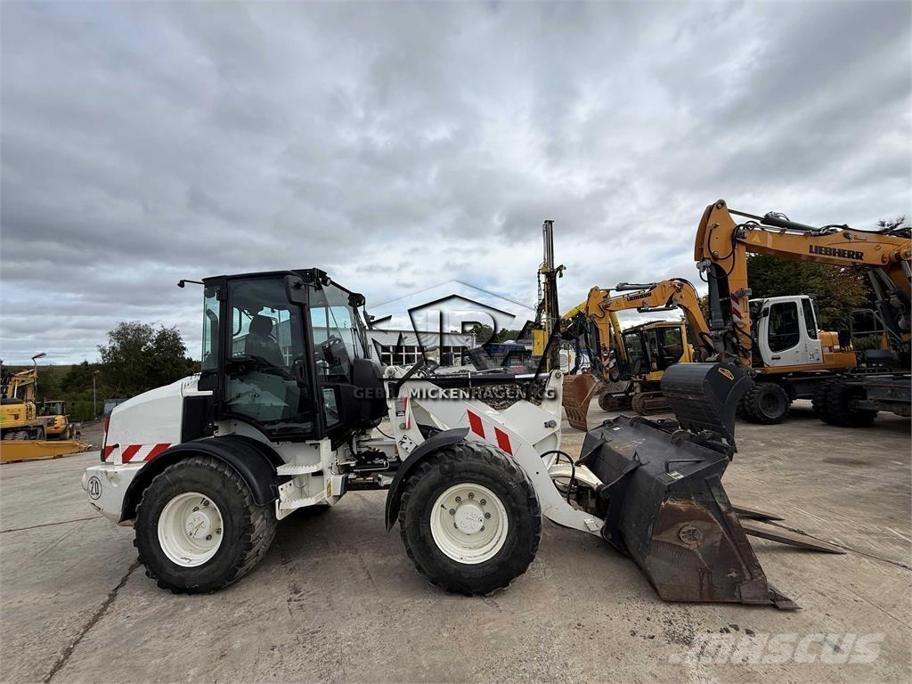 CAT 908 M Chargeuse sur pneus
