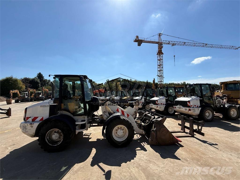 CAT 908 M Chargeuse sur pneus