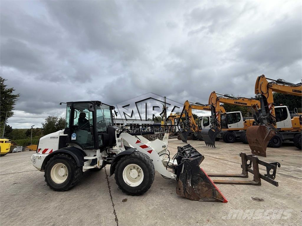 CAT 908 M Chargeuse sur pneus