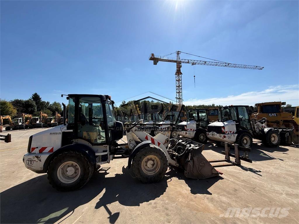 CAT 908 M Chargeuse sur pneus