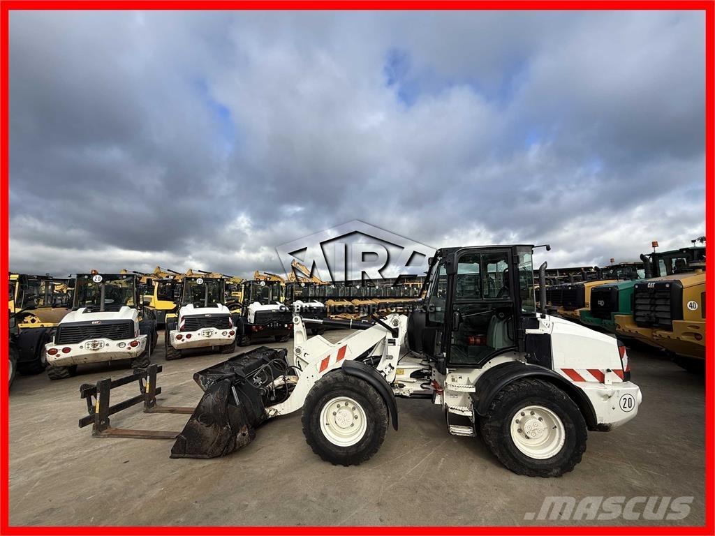 CAT 908M Chargeuse sur pneus