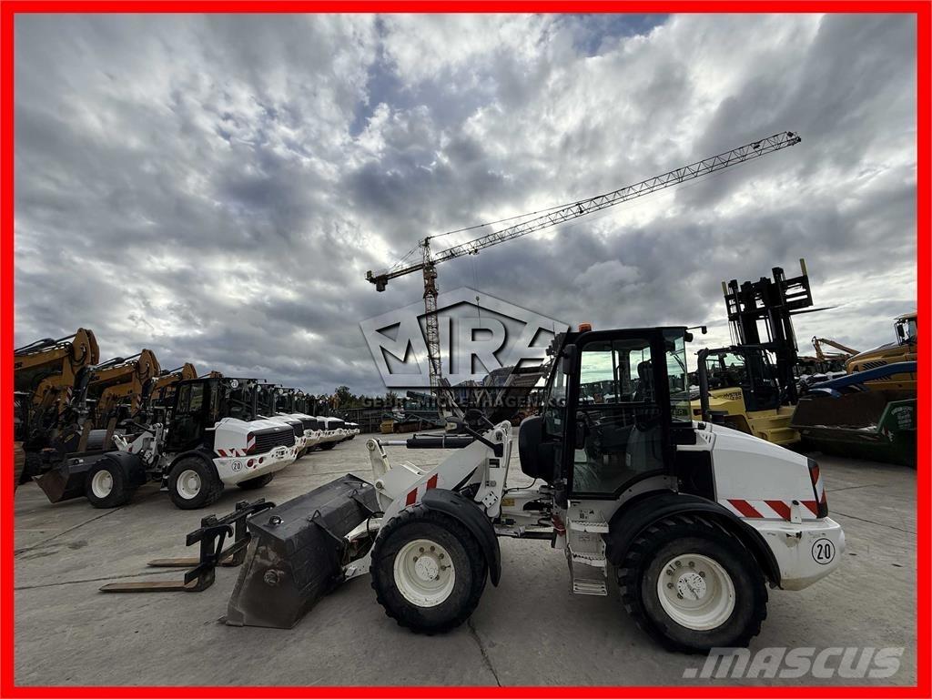 CAT 908M Chargeuse sur pneus