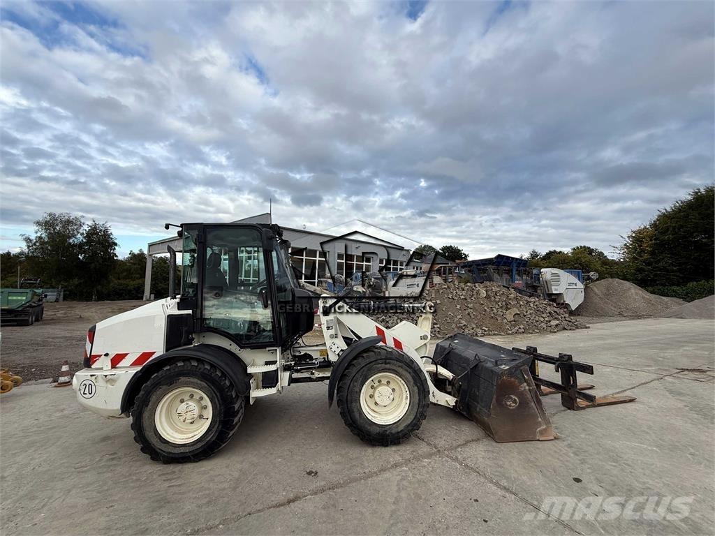CAT 908M Chargeuse sur pneus