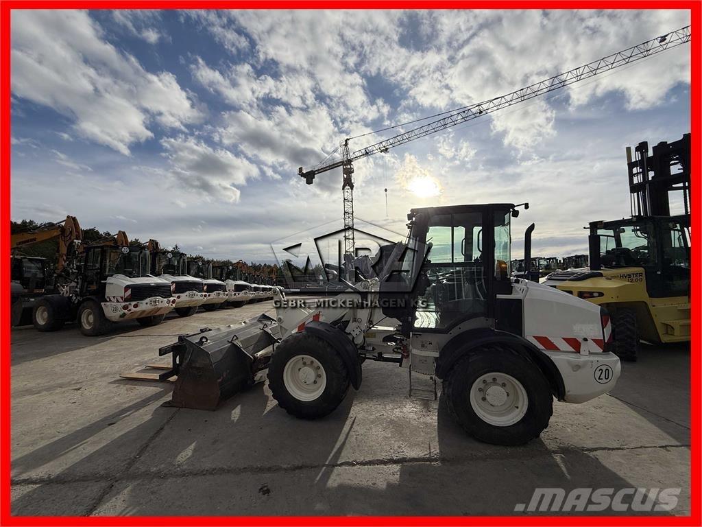 CAT 908M Chargeuse sur pneus